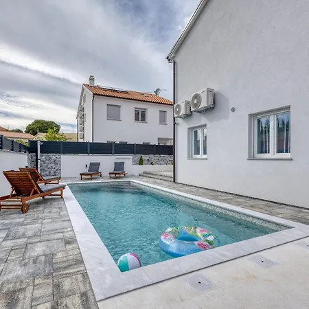 Paansa Villa *